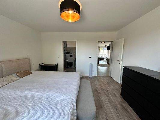 Schlaf- und Badezimmer OG