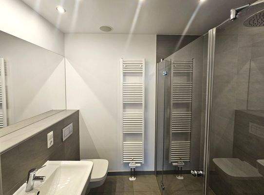 Gäste-WC mit Dusche