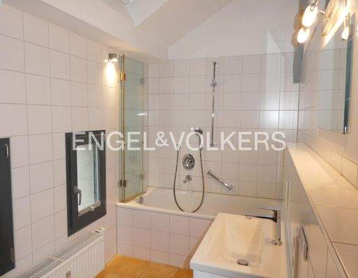 Tageslichtbad im 1. DG