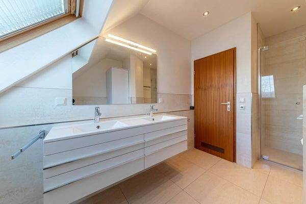 2. Ebene: Badezimmer