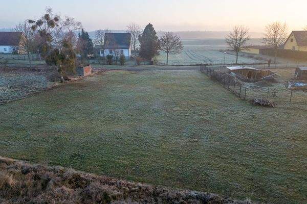 06 - Hinteransicht Grundstück.jpg