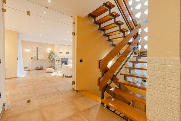 lichtdurchflutetes Treppenhaus