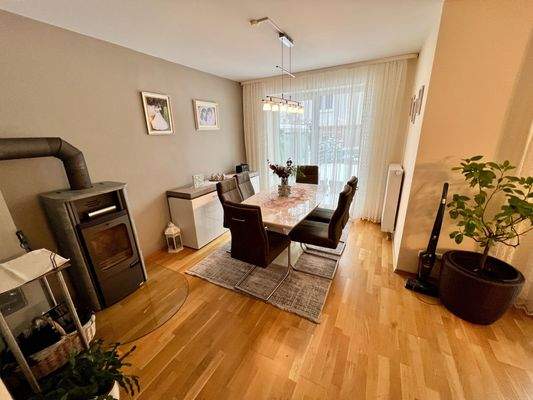 Essecke mit Kaminofen