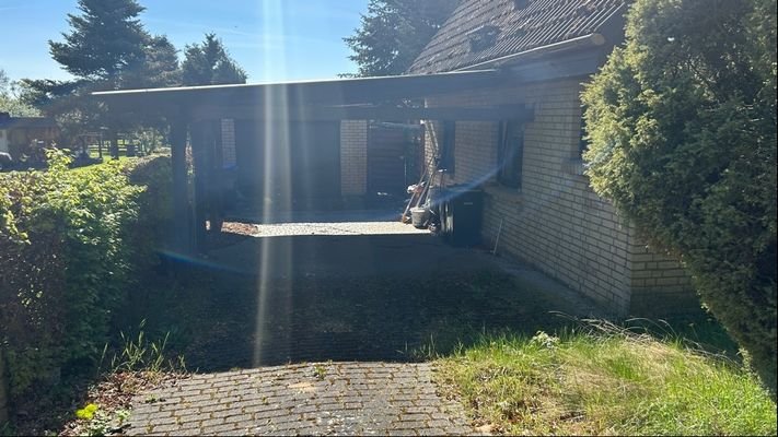 Carport und Garage