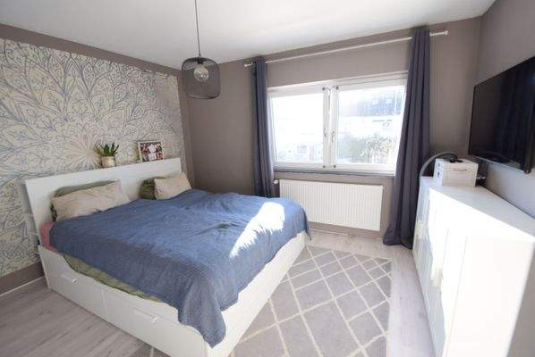 Großzügiges Schlafzimmer im Obergeschoss