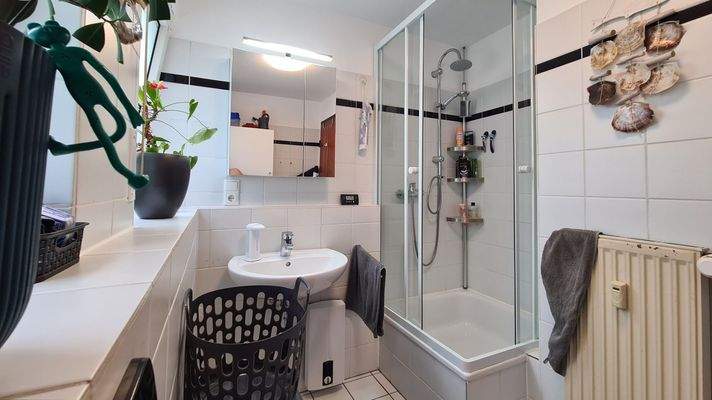 EH 2 - EG links - Duschbad