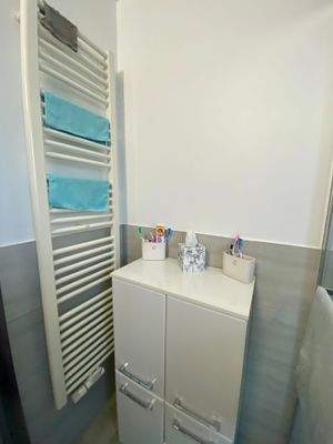 32/ Obergeschoss: Das Duschbad - Teilansicht