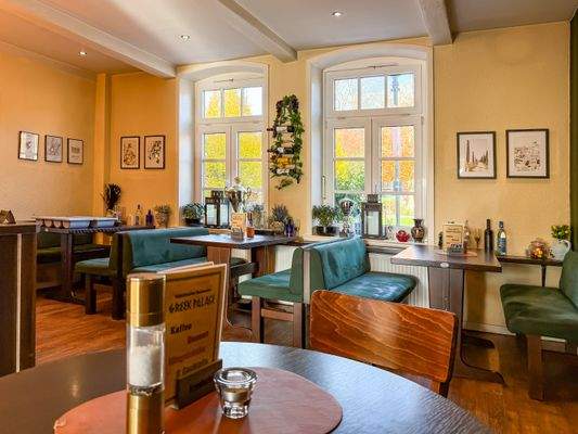 4. Gemütliche Bestuhlung.jpg