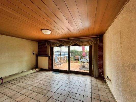 Wohnzimmer (Anbau) mit Ausgang auf die Terrasse und in den Garten