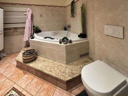 Badezimmer mit Whirlpool