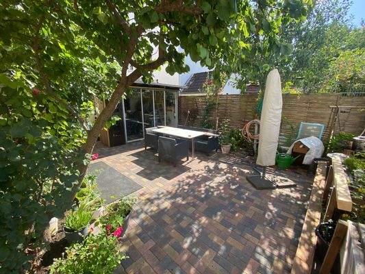 Terrasse + Gartenhaus
