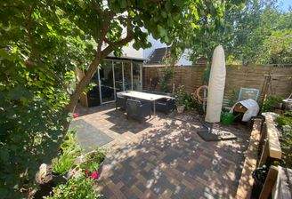 Terrasse + Gartenhaus