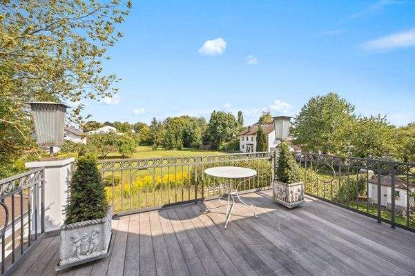 Balkonterrasse im OG