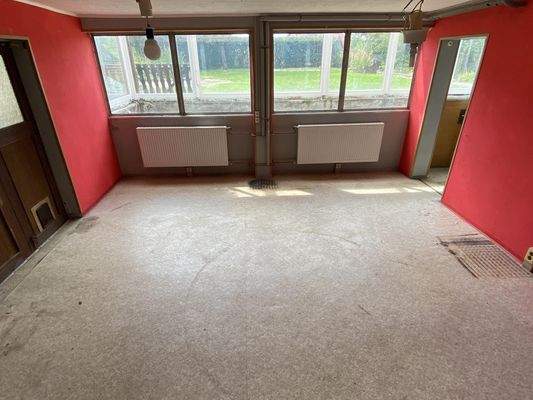 Arbeitszimmer, Büro oder Gästezimmer im Untergeschoss