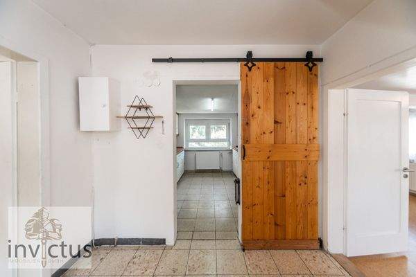 Flur im OG mit Zugang zur Küche