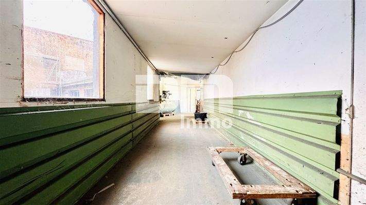 Schleuse zwischen Gebäude 3 und 4