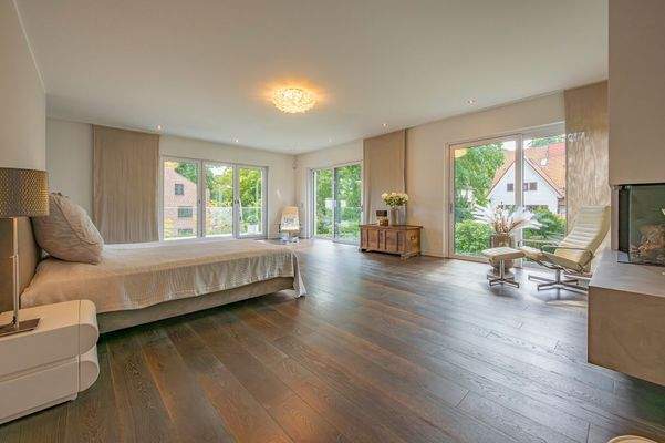 Master-Bedroom mit Blick ins Grüne