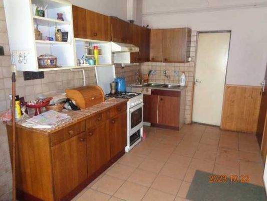 Einbauküche+Türe zur Speiss