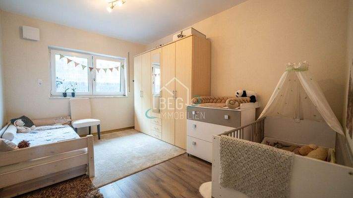 Kind 2 Wohnung links