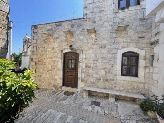 Kreta, Margarites: Renoviertes Steinhaus im Dorf zu verkaufen