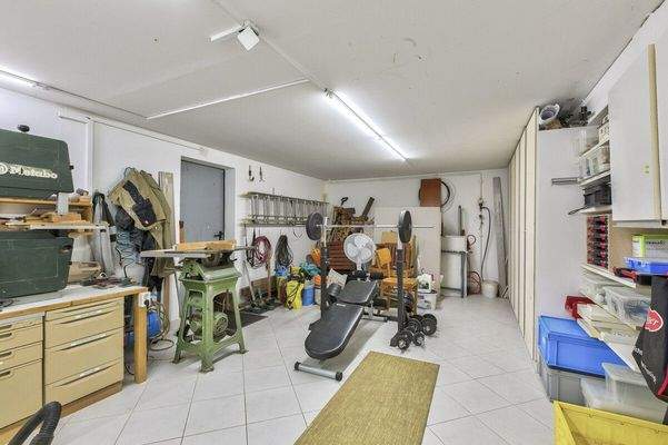 Werkstatt mit viel Abstellfläche