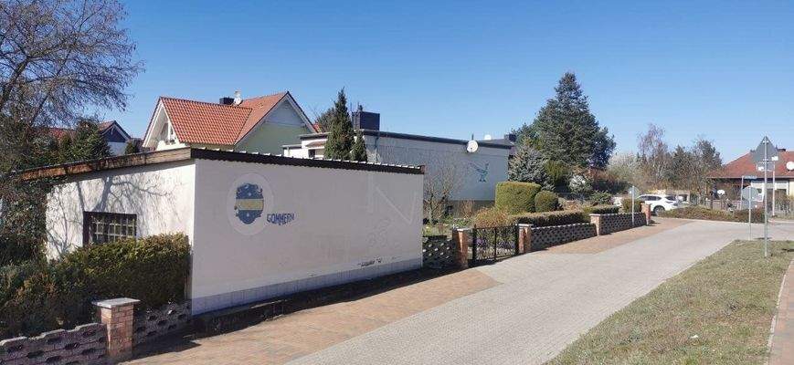 Blick auf die massive Garage