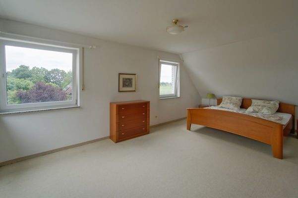 Großes Schlafzimmer