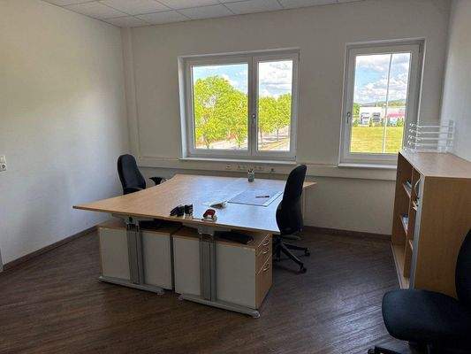Büro 1.jpg