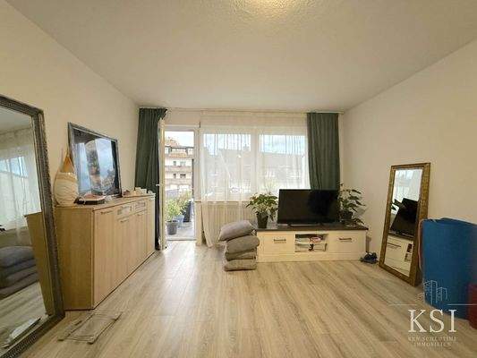 2. OG rechts - Wohn- und Schlafzimmer mit Balkon