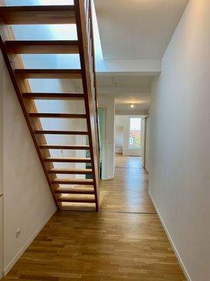 Treppe zur Dachterrasse im Flur