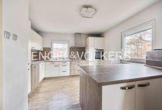 Moderne und großzügige Küche mit Neff- und Boschgeräten  im Kaufpreis inkludiert