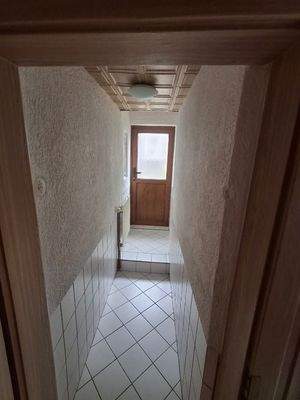 Gang zur Toilette u. zum Hinterausgang