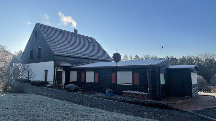 Einfamilienhaus mit Nebengebäude