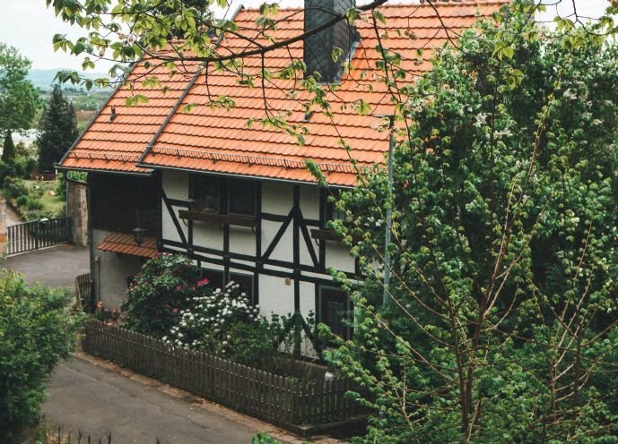 Charmantes, teilmodernisiertes Einfamilienhaus mit Scheunenanbau u. Garten