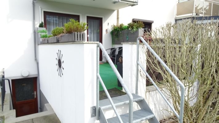 Haus Garten Kellerür und Terrasse