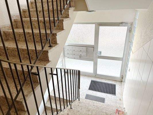 Sehr solide + gepflegt.