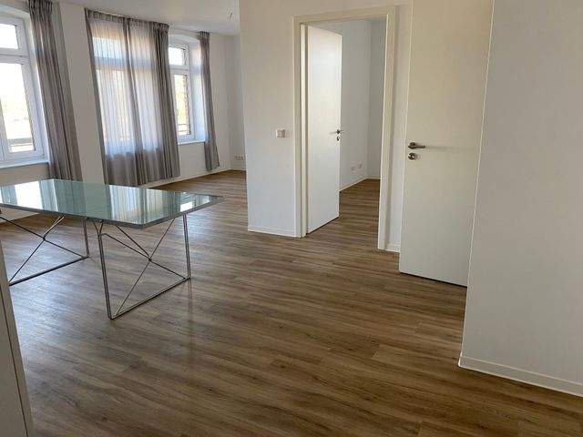 Top Angebot! Hochwertige 3-Zimmerwohnung mit EBK, Balkon, AR und Fußbodenheizung zu vermieten! - Photo 1