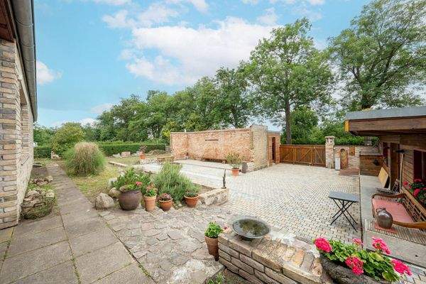 Hof mit Werkstatt & Remise