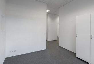 Komplettes Büro bestehend aus 8 Zimmern