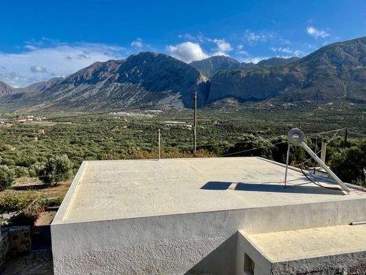 Kreta, Pachia Ammos: Teilweise renoviertes Haus mit Garten zu verkaufen