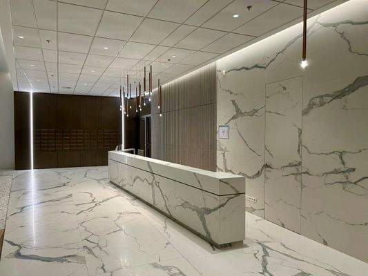 Repräsentativer Eingangsbereich mit Concierge-Service