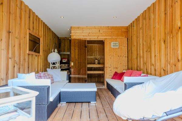 Gemütlicher Holzraum