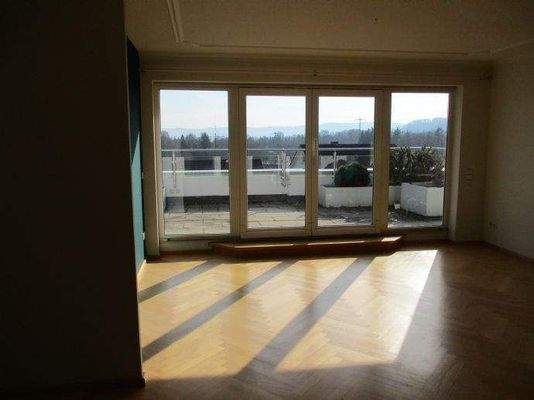 Wohnzimmer mit Zugang Terrasse