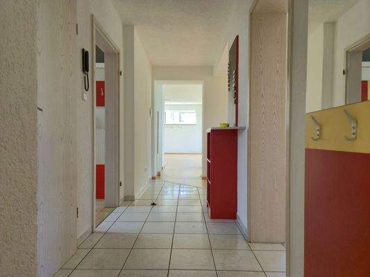 Main house ground floor: hallway and access to the annex