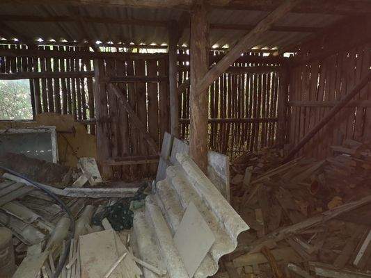 Holzstall (Abriss) - innen.jpg