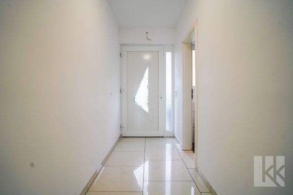 Entree mit Zugang zum...