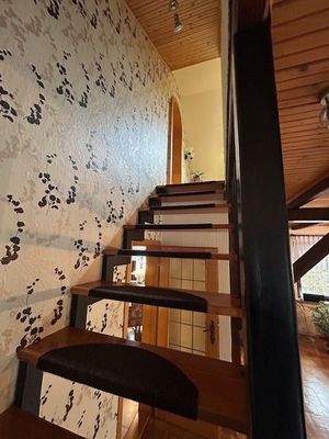 Treppe zum Obergeschoß
