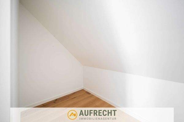 praktischer Abstellraum DG