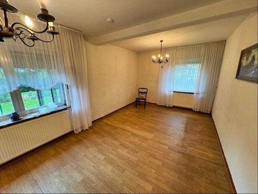 großes Wohnzimmer im EG