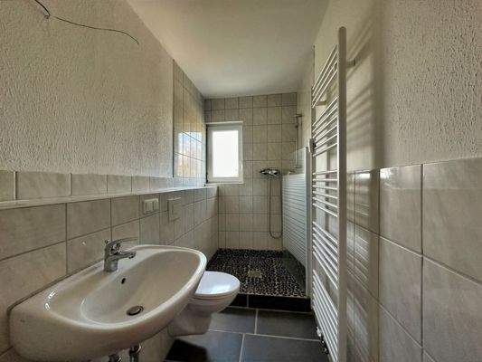 1. OG Badezimmer mit Dusche